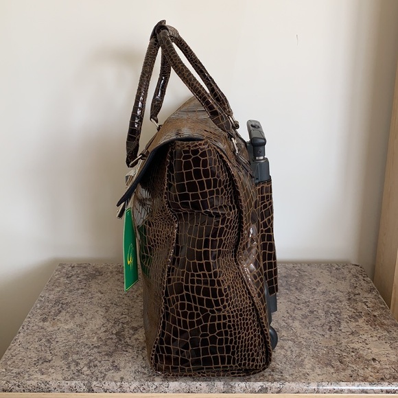 Gazzaz Brown Soft Leather Carry-On - Picture 2 of 16